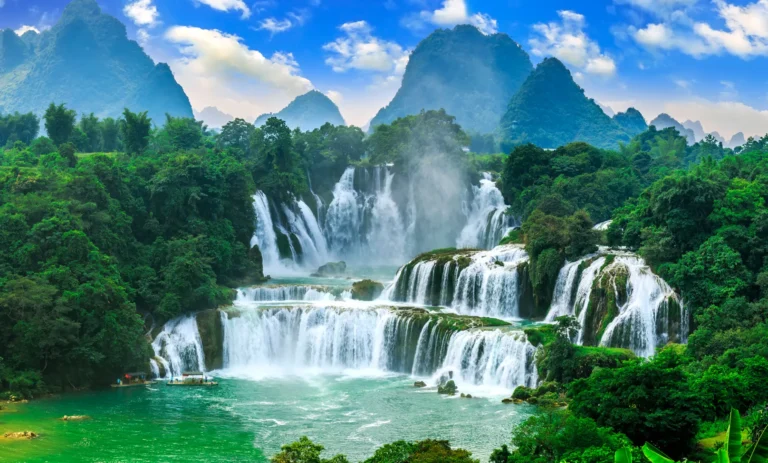 Chasing Waterfalls: 5 Spectacular Cascades in Kerala to Visit This Monsoon